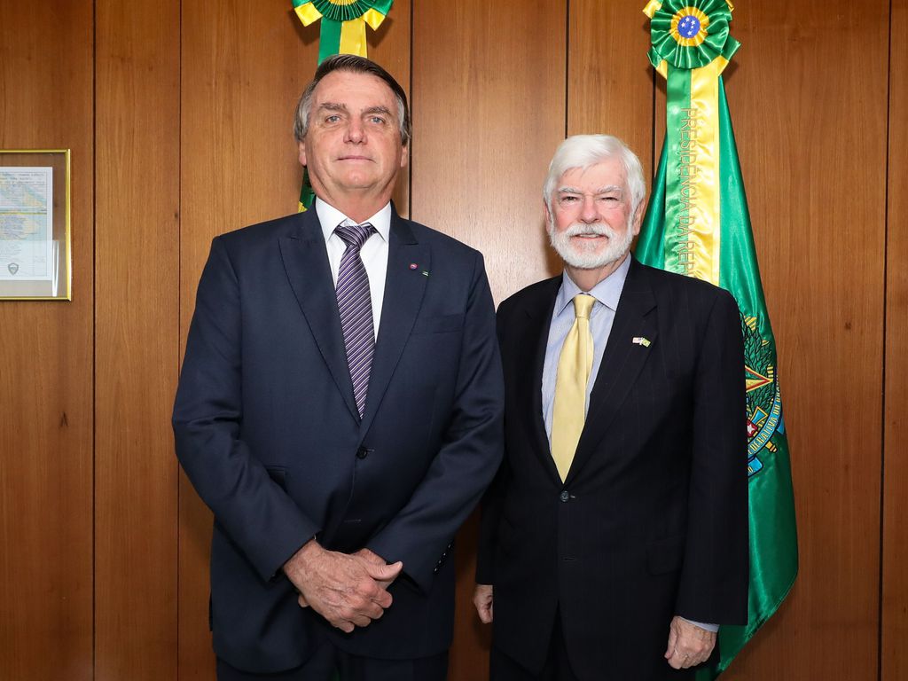 Bolsonaro se reuniu nesta terça-feira (24), em Brasília, com o assessor especial do governo dos Estados Unidos (EUA) para a 9ª Cúpula das Américas, Christopher Dodd