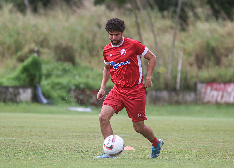 Victor Ferraz, lateral do Náutico