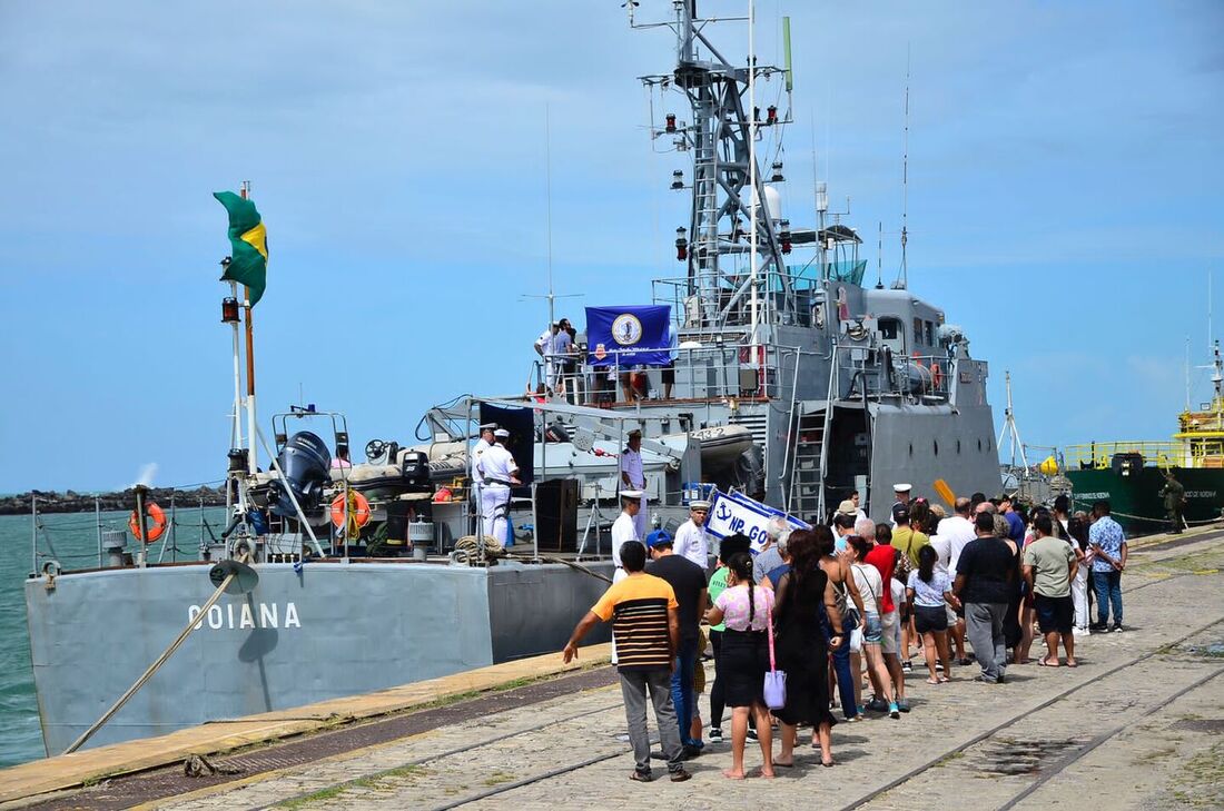 Navio-Patrulha Goiana foi aberto à visitação pública, neste domingo (22)