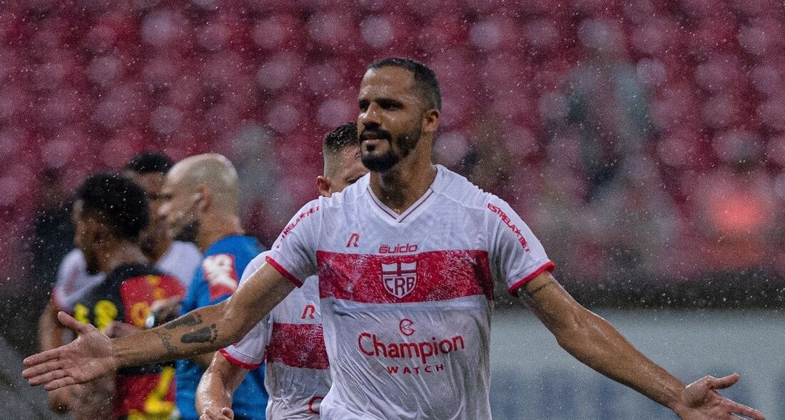 Anselmo Ramon comemora gol que deu vitória para o CRB sobre o Sport