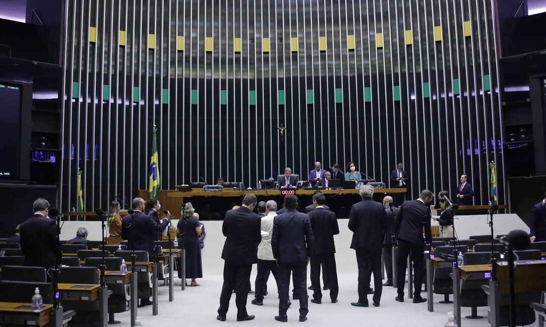 Câmara dos Deputados inicia votação da Proposta de Emenda à Constituição (PEC) 15