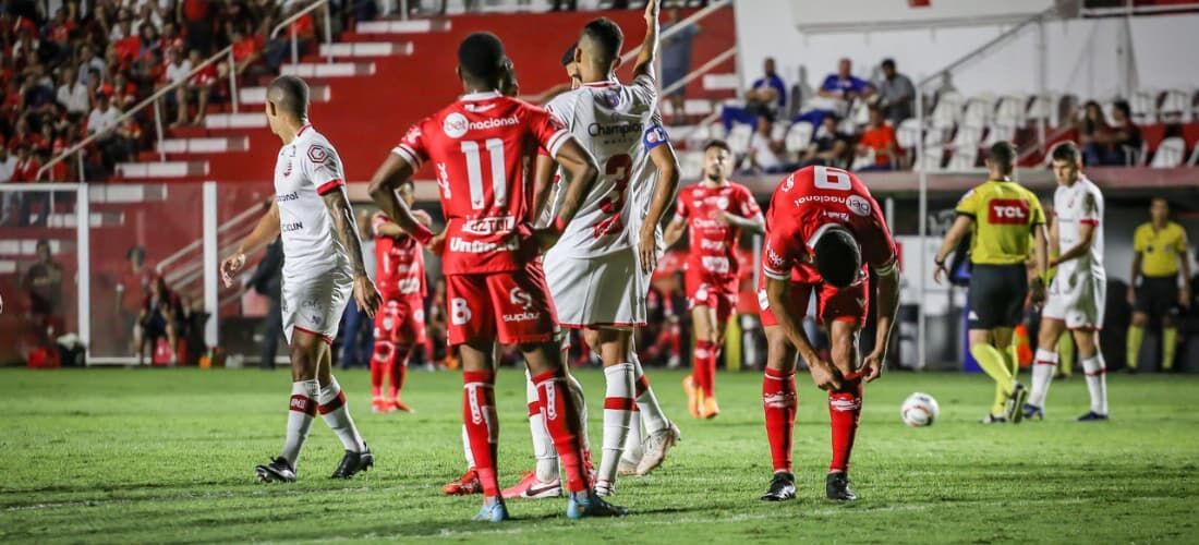 O Náutico sofreu dois gols contra o Vila Nova 