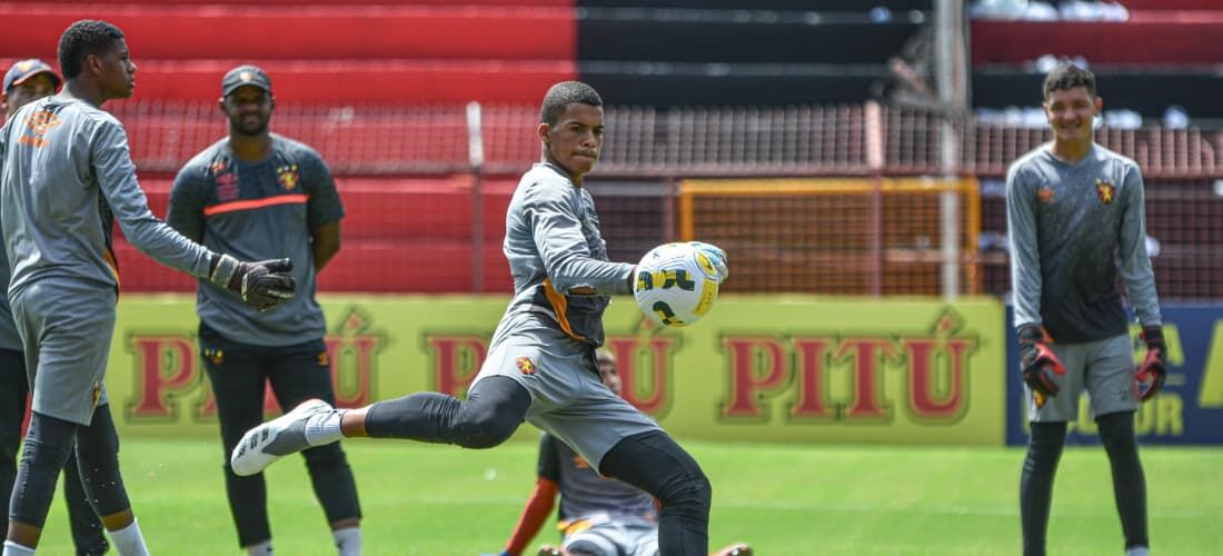 O goleiro Aranha foi o destaque do Sport no jogo de ida