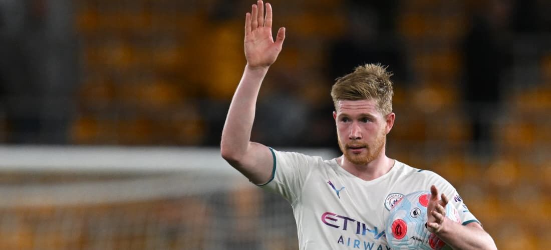 Kevin De Bruyne eleito pela segunda vez Jogador do Ano na Premier League