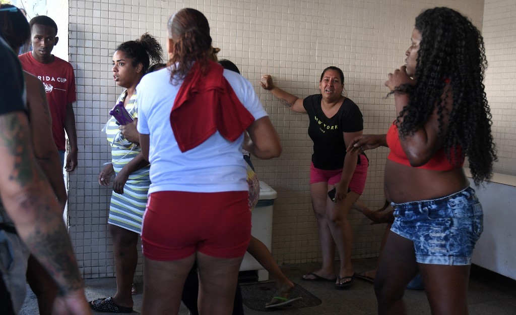 Moradoras da Vila Cruzeiro, na Penha