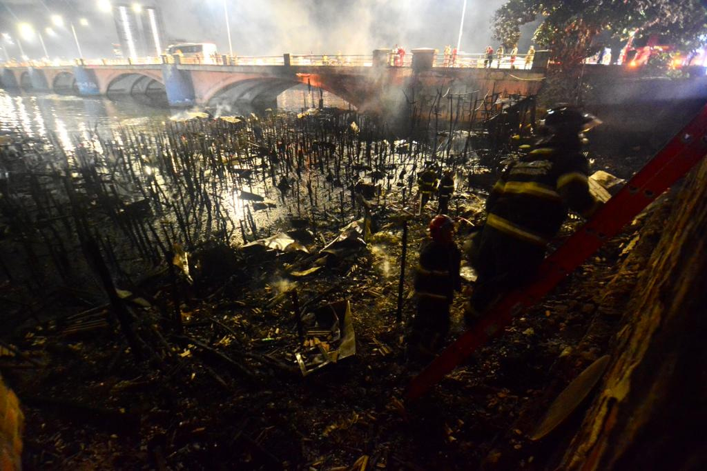 Moradores das palafitas do Pina perdem tudo em incêndio 