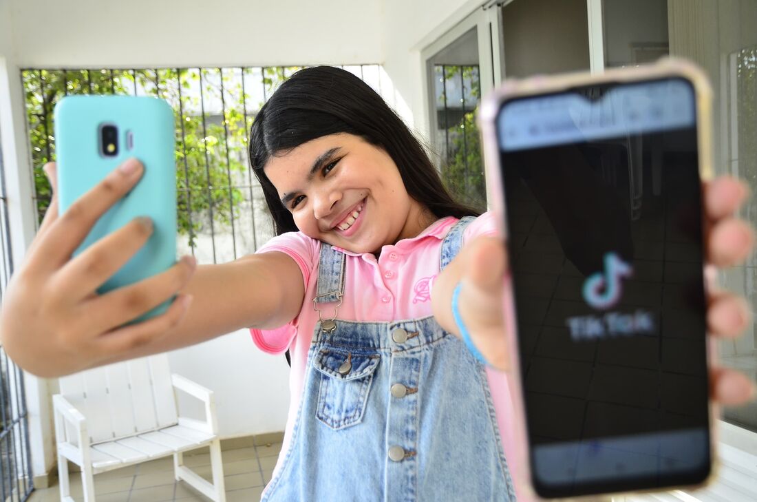 Mulher viraliza no TikTok por causa de olhos enormes e confessa que  característica a valoriza - Hora 7 - R7 Hora 7