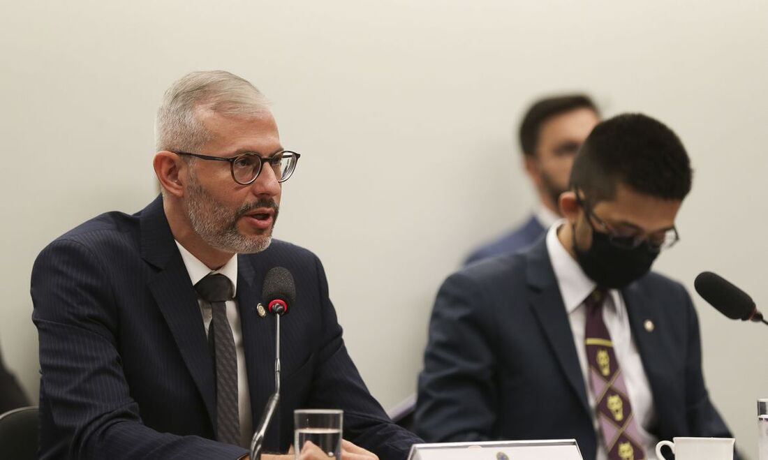 Ministro da Educação, Victor Godoy. Em sua exposição inicial aos deputados, o ministro também defendeu seu antecessor, que deixou a pasta em março, após as denúncias terem sido publicadas pela imprensa