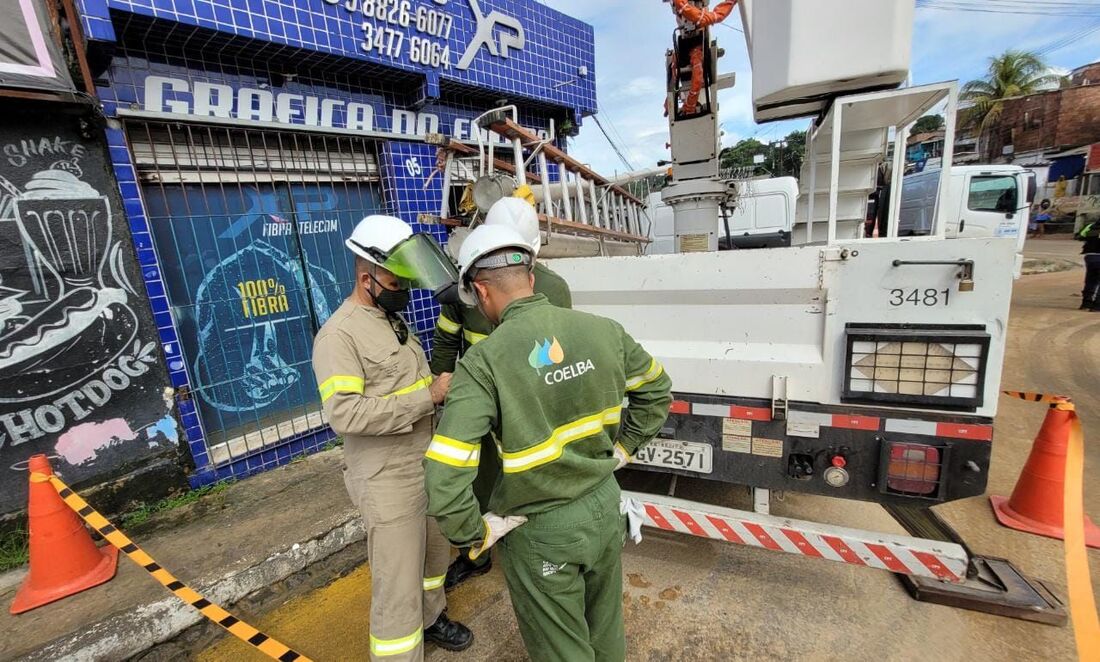 Eletricistas de outros estados chegam para reforçar equipes pernambucanas