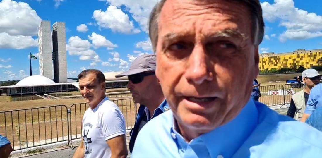 Bolsonaro aparece em ato de Brasília 