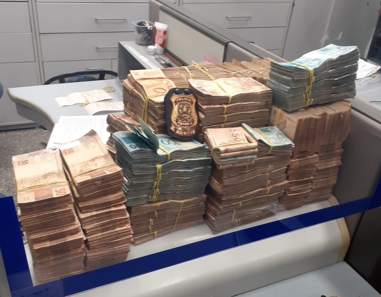Mais de R$ 900 mil em espécie foram encontrados em São Paulo