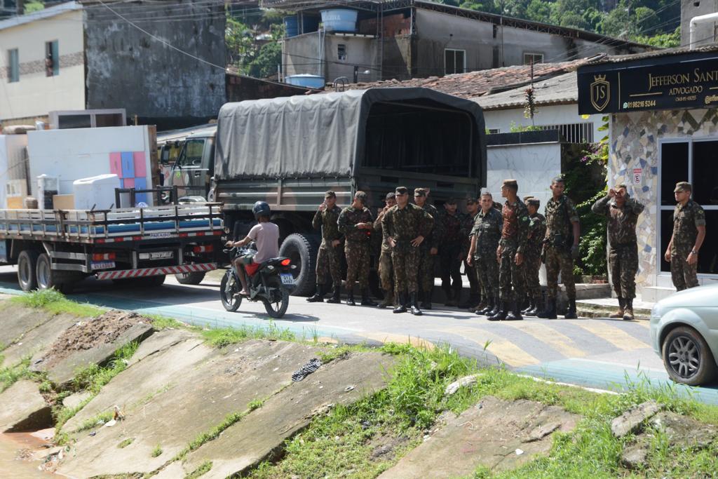 Exército e Marinha auxiliam nas ações de emergências provocadas pelas chuvas