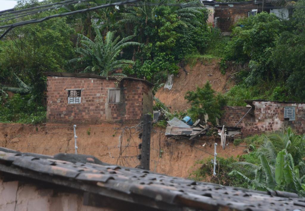 Local atingido por deslizamento de barreiras em Pernambuco