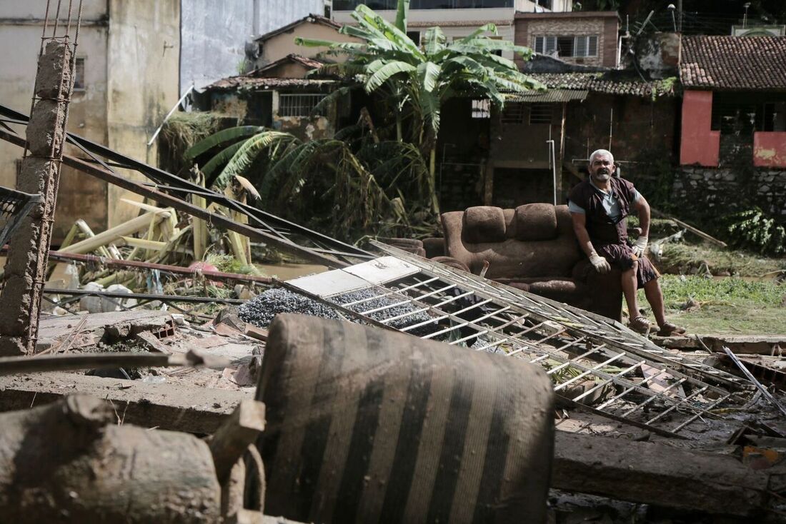 José Luiz Peixoto de Melo, de 57 anos, morava ao lado do rio e teve a sua casa totalmente destruída