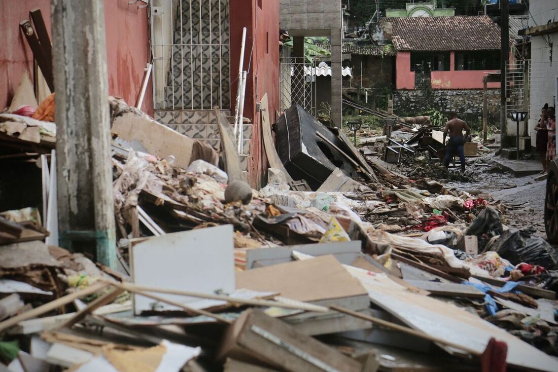 Jaboatão Centro sofre com os impactos da chuva