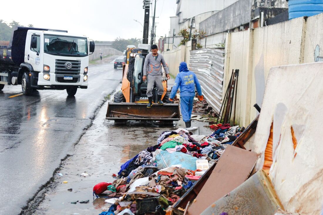 Prefeitura do Recife reforça serviços de limpeza na cidade