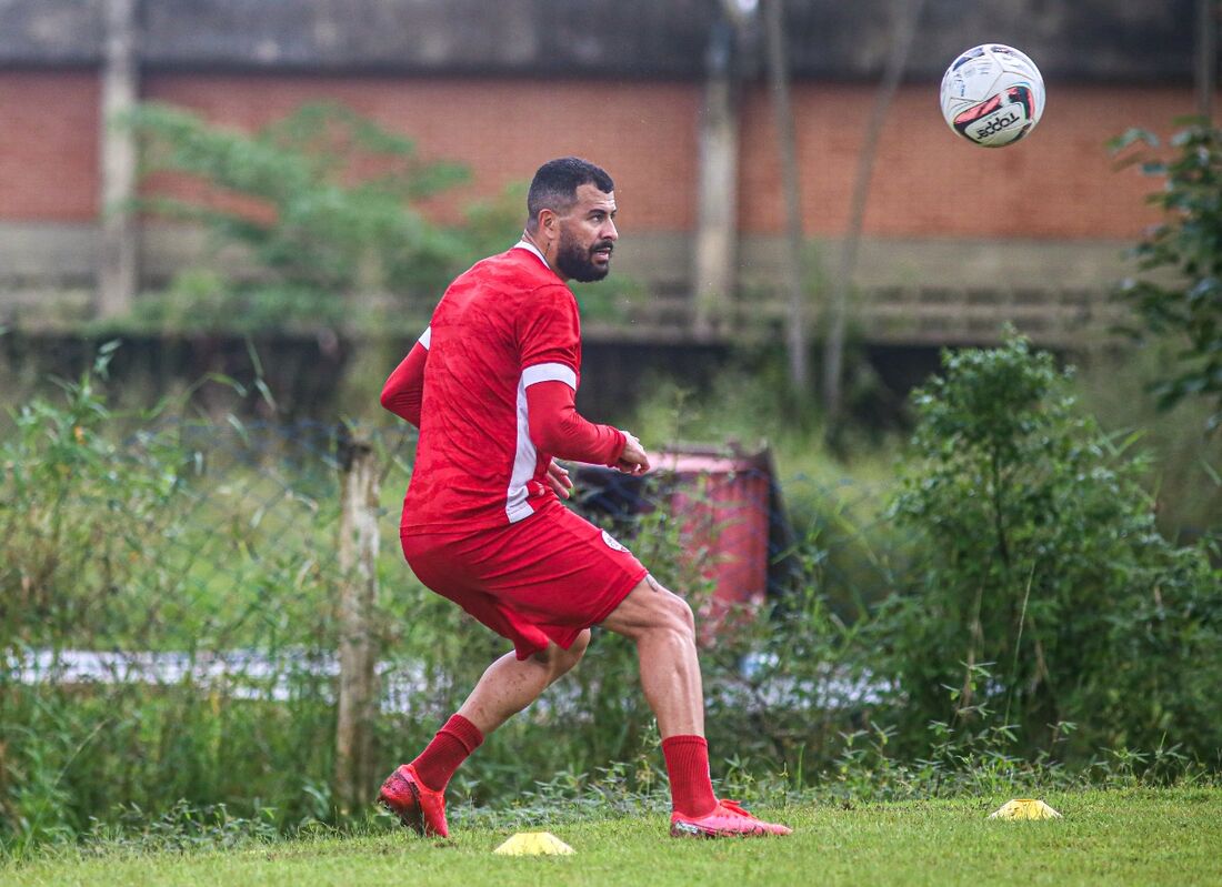 Lateral-esquerdo João Lucas é novo reforço do Náutico para a Série B