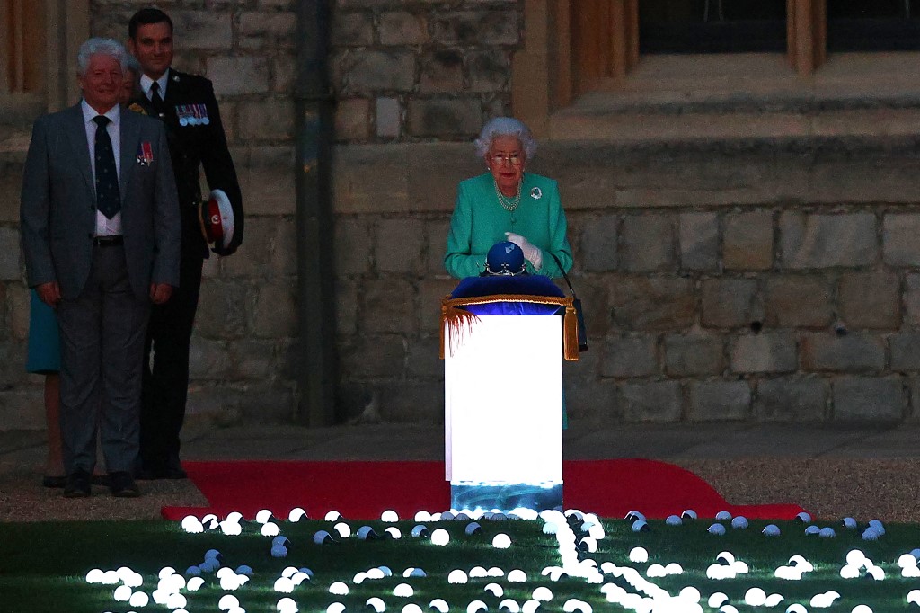 Rainha Elizabeth II durante início das festividades do seus 70 anos de reinado 