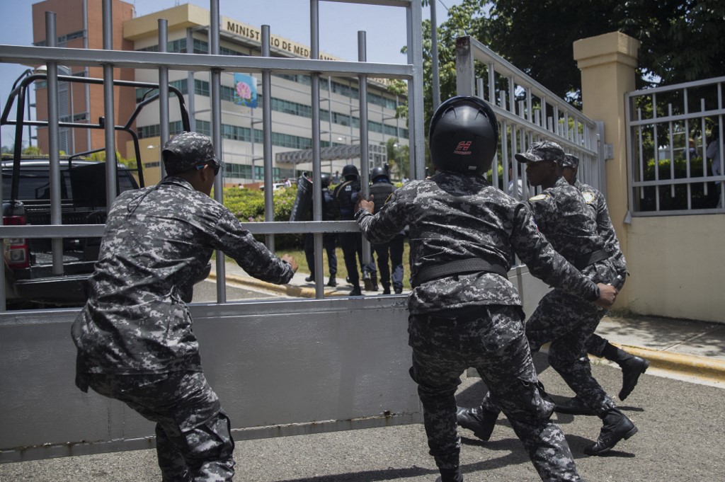 sede do Ministério do Meio Ambiente dominicano, em Santo Domingo, após tiroteio