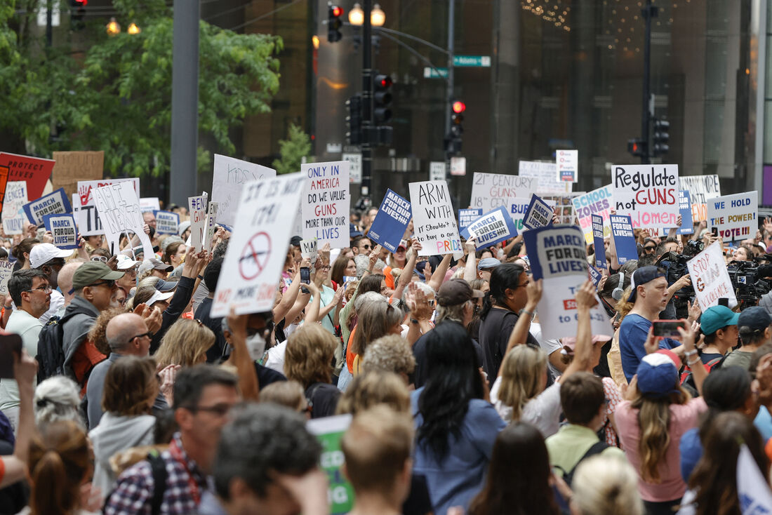 Protestantes pedem controle mais rígido das armas de fogo, em Chicago