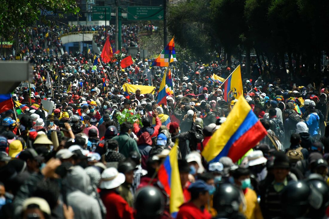 Povo indígena marcha em protesto em Quito, capital do Equador, contra o presidente Guillermo Lasso