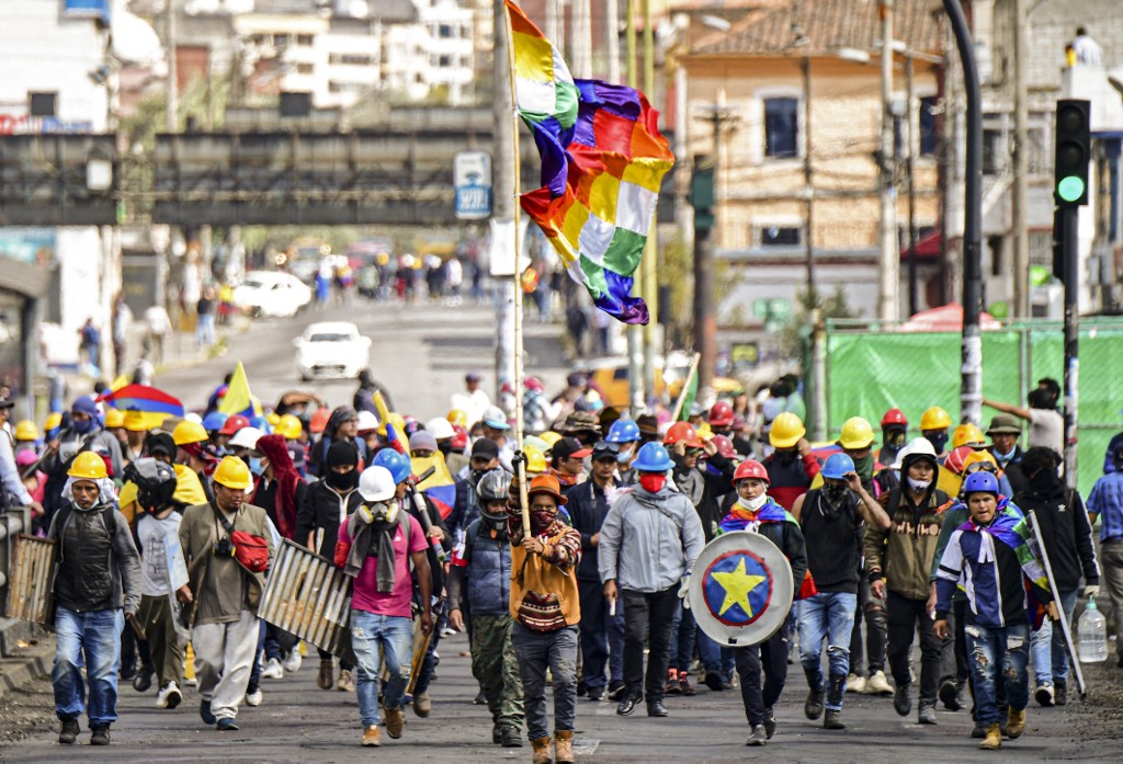 Indigenas protestam nas ruas do Equador contra o elevado custo de vida e o aumento dos preços dos combustíveis