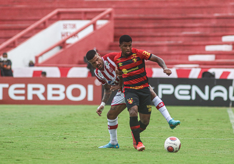 Pelo Estadual deste ano, Sport bateu o Náutico por 2x1, nos Aflitos