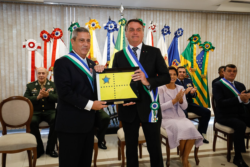 Ministro Paulo Sérgio Nogueira de Oliveira junto a Bolsonaro