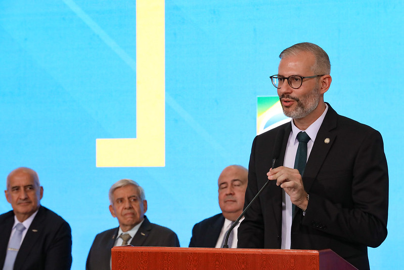 Victor Godoy Veiga, ministro da Educação