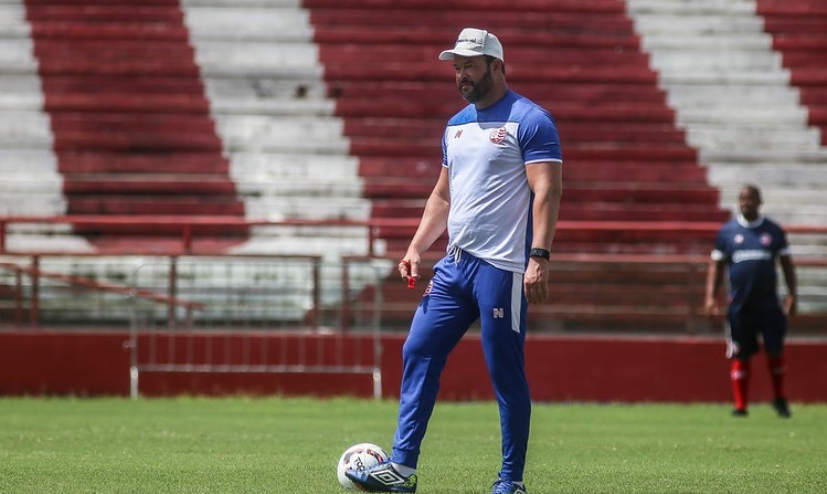 Roberto Fernandes, técnico do Náutico