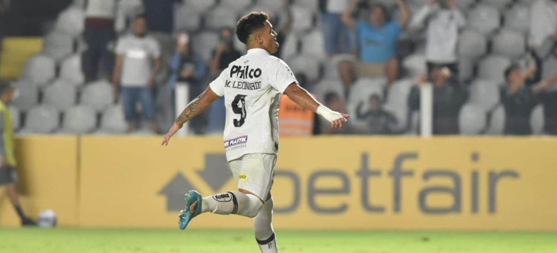 Marcos Leonardo foi autor do gol da virada do Peixe