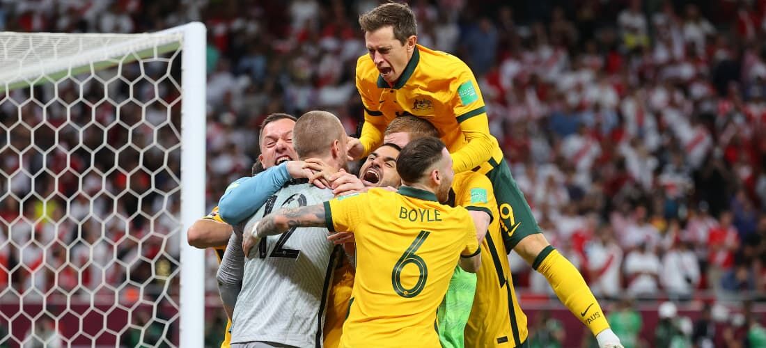 Jogadores australianos comemorando a classificação para o Catar 