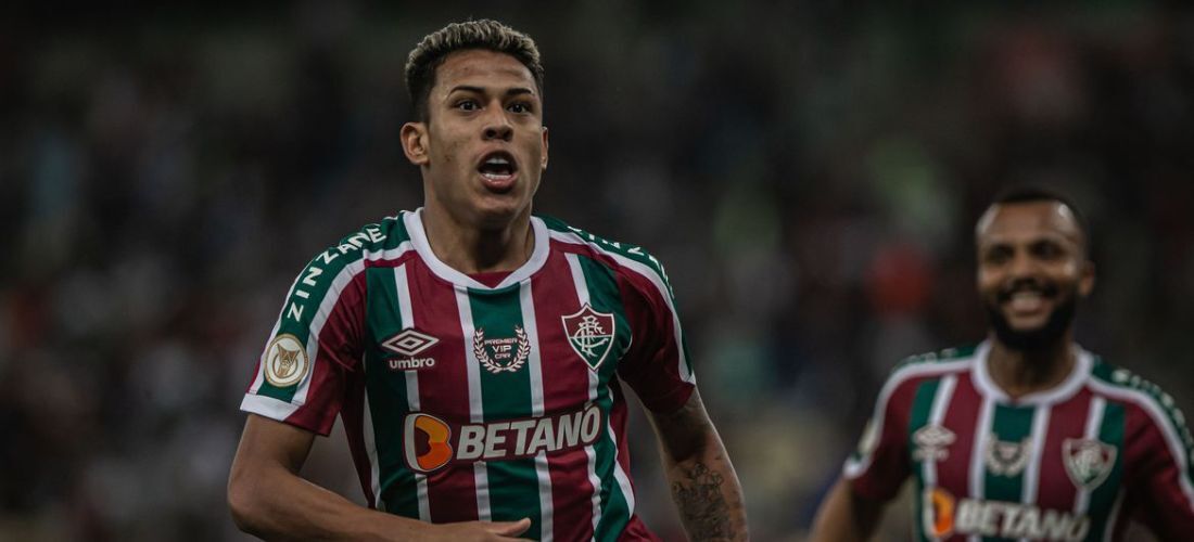 Matheus Martins comemora o segundo gol do Fluminense