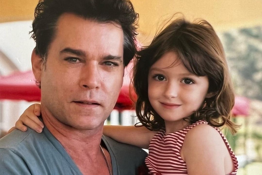 Filha de Ray Liotta posta foto do pai e quebra silêncio: "Obrigado por tudo"