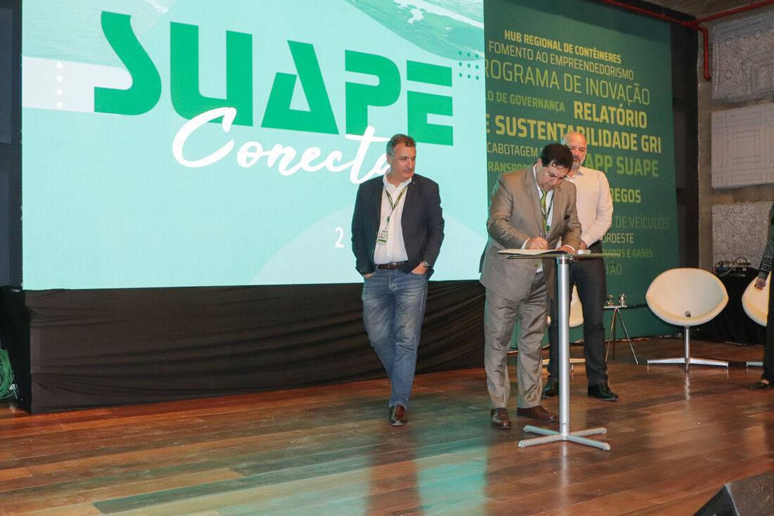 Assinatura do convênio entre Suape e Sebrae