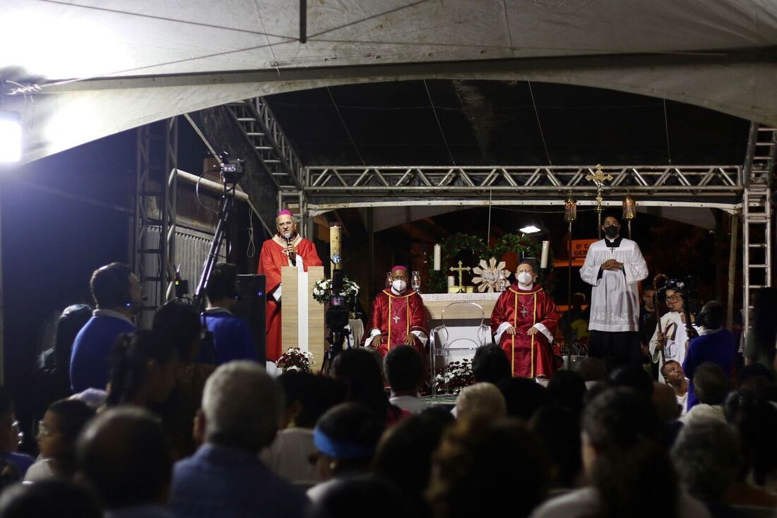 Missa campal celebrada no Jardim Monte Verde