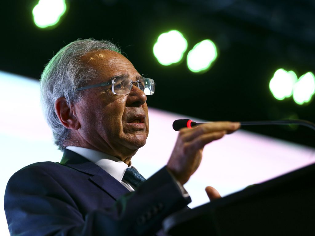 O ministro da Economia, Paulo Guedes, durante palestra de abertura do Painel Telebrasil Summit 2022