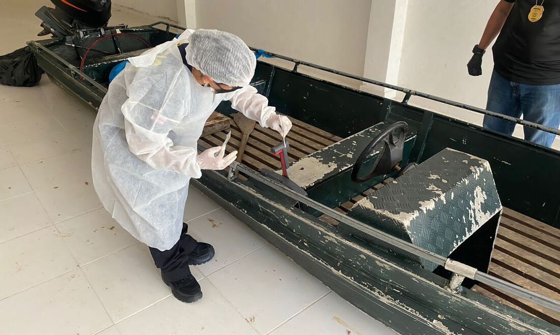 Perícia busca por amostras de sangue do barco do suspeito