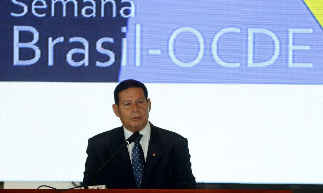 Vice-presidente Hamilton Mourão durante a abertura do Fórum Brasil-OCDE, em Brasília, nesta terça-feira (21)