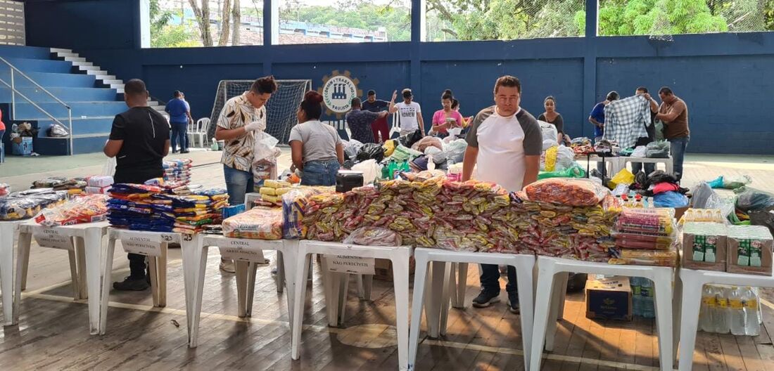 Central de arrecadação de donativos no Clube Municipal de Paratibe