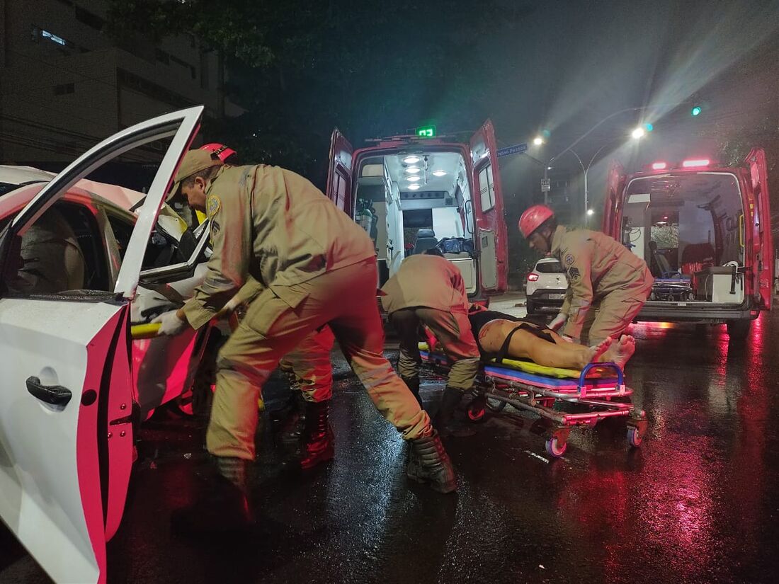 Bombeiros e Samu atenderam as vítimas