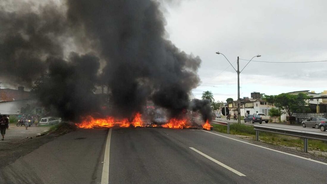 Trecho ficou fechado por cerca de uma hora