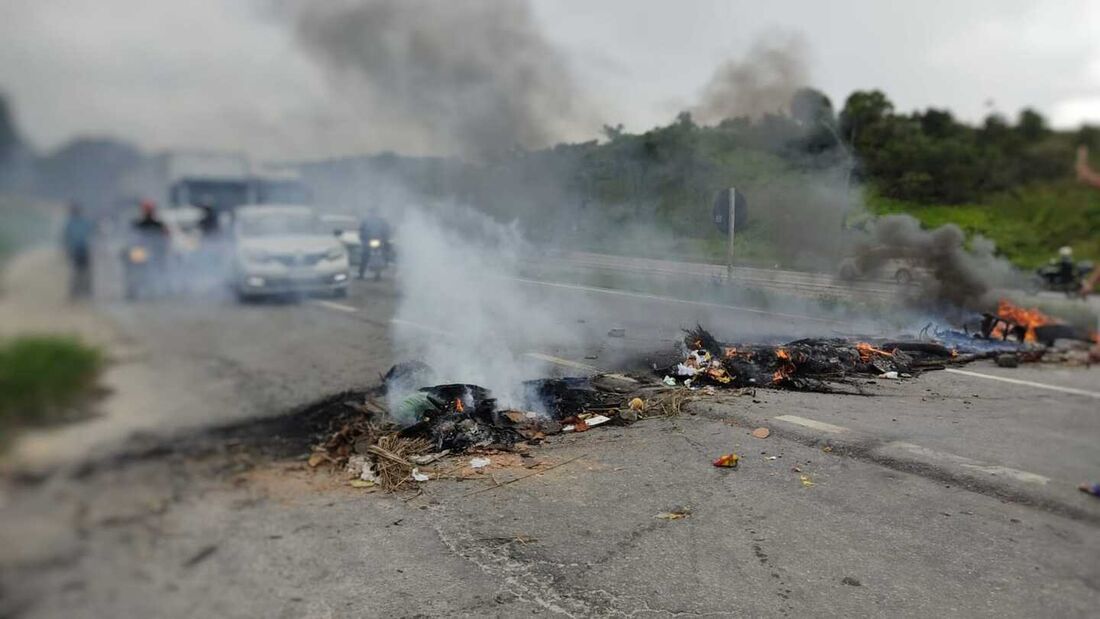 Protesto fechou trecho de rodovia no Recife