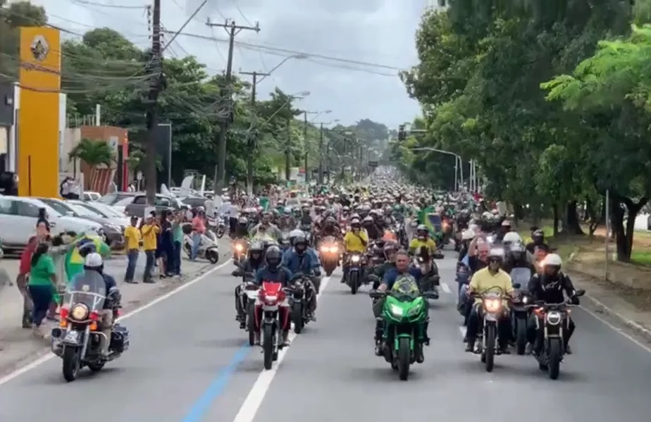 Bolsonaro e Fernando Collor em motociata