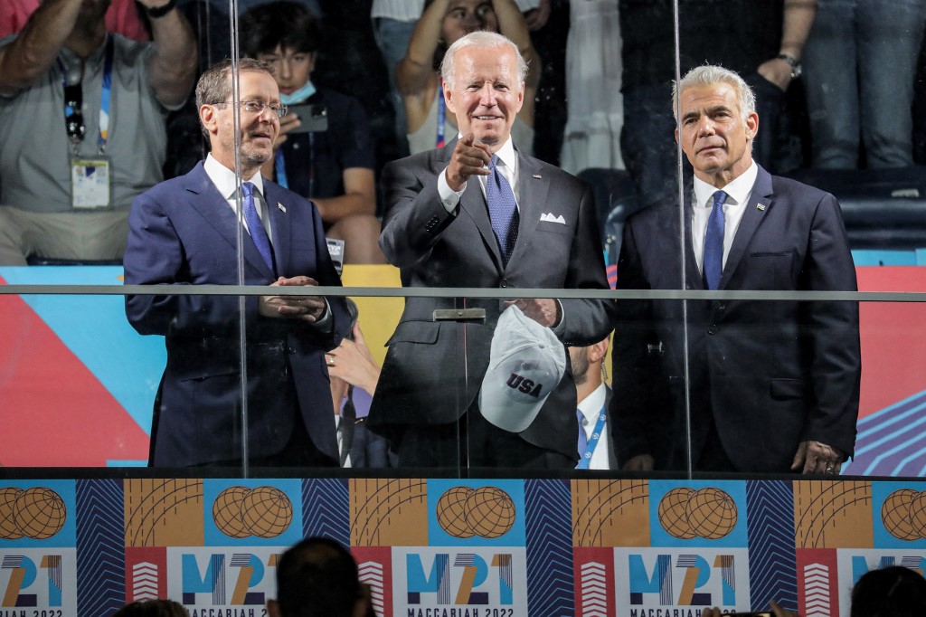 Presidente Biden acompanhado pelo presidente de Israel, Isaac Herzog,  e o primeiro-ministro interino, Yair Lapid, em Jerusalém 