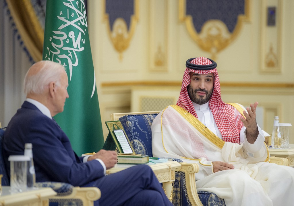 Joe Biden em visita ao príncipe herdeiro saudita Mohammed bin Salman no Palácio Al-Salam, no porto de Jeddah