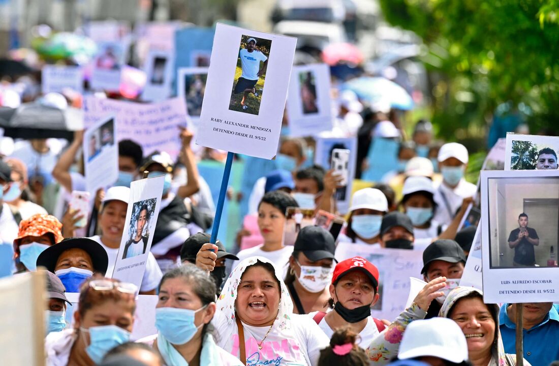 Protestos contra as prisões de 46 mil pessoas em El Salvador