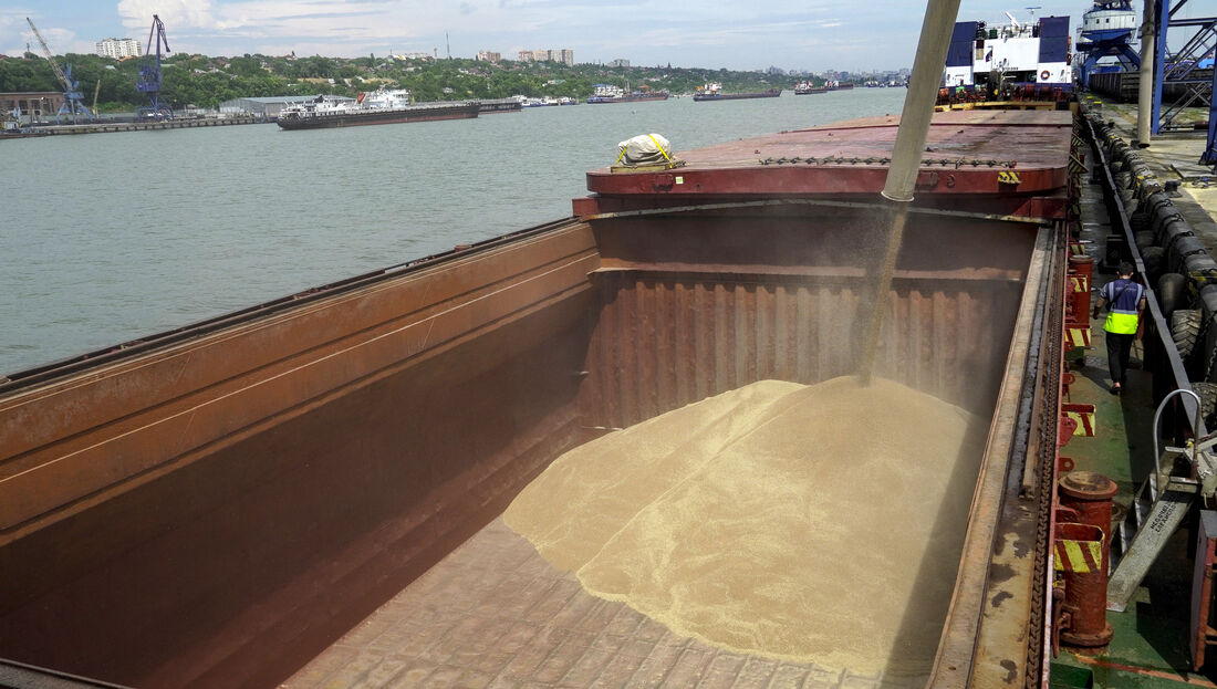 Transporte de grãos em porto da Ucrânia