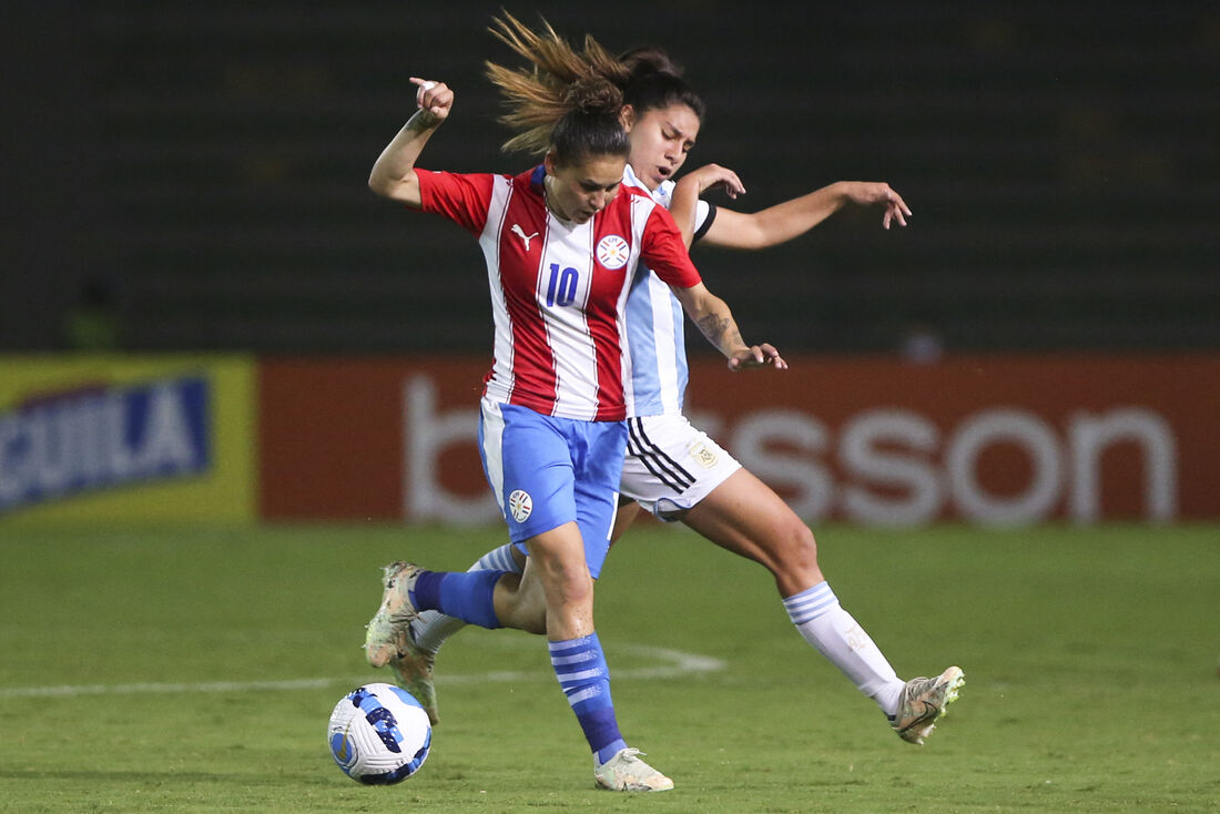 Jessica Martinez do Paraguai e Daiana Falfan, jogadora da Argentina 