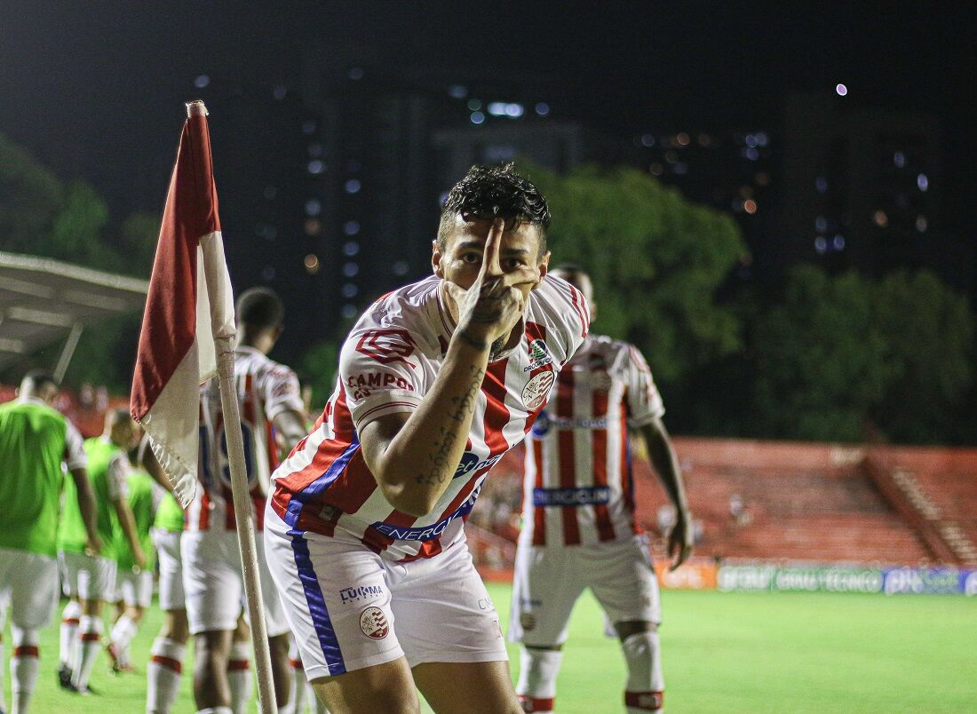 O paraguaio Richard Franco foi o Cara do jogo. Afinal, marcou duas vezes, sendo um de "puxeta"